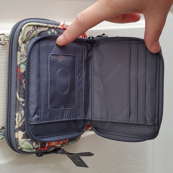 Vera Bradley All in One Crossbody Bag/ wristlet in Nomadic Floral - Picture 6 of 9